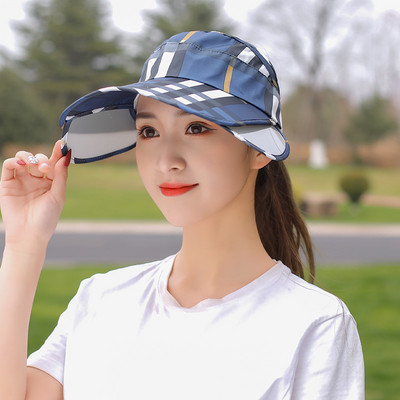 Γυναικείο καπέλο  με γείσο και επιγραφή