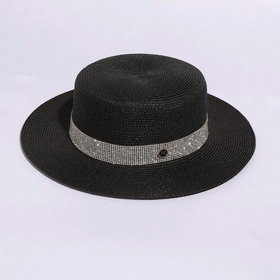 Μοντέρνο ψάθινο καπέλο διακοσμημένο με διακοσμητικές πέτρες