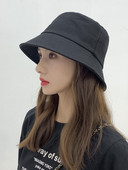 Γυναικείο καπέλο με περιφέρια σε δύο χρώματα