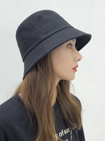 Дамска шапка с периферия в два цвята 