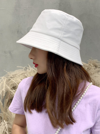 Дамска шапка с периферия в два цвята 