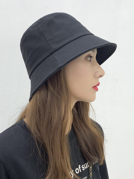 Γυναικείο καπέλο με περιφέρια σε δύο χρώματα