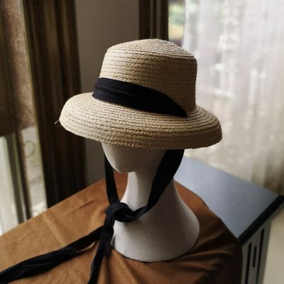 Ženski slamnati šešir u dvije boje