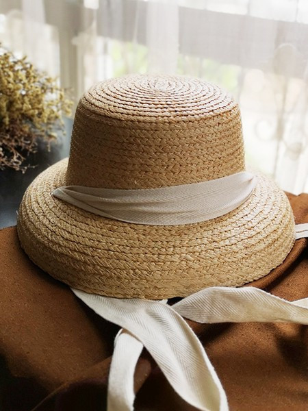 Ženski slamnati šešir u dvije boje