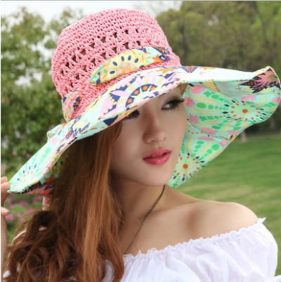 Μοντέρνο ψάθινο καπέλο με χρωματιστή φόδρα