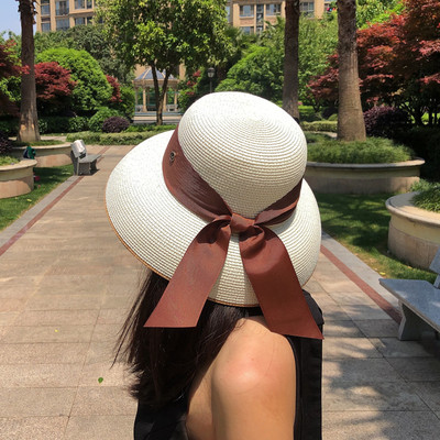 Κομψό γυναικείο καπέλο με περιθώριο και κορδέλα