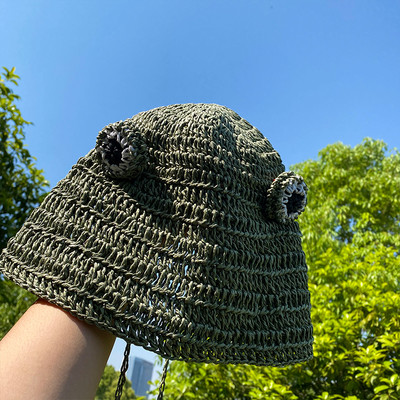 Γυναικείο πλεκτό καπέλο με τρισδιάστατο στοιχείο
