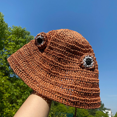 Γυναικείο πλεκτό καπέλο με τρισδιάστατο στοιχείο