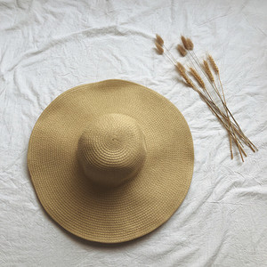 Καλοκαιρινό  ψάθινο καπέλο με φαρδύ περιφέρια