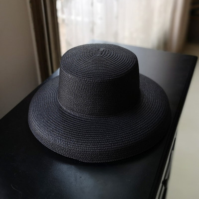 Κομψό γυναικείο καπέλο με περιφέρια σε διαφορετικά χρώματα