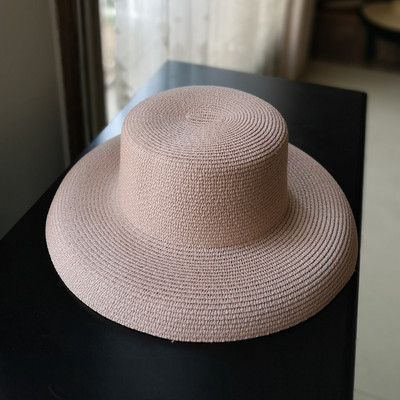 Κομψό γυναικείο καπέλο με περιφέρια σε διαφορετικά χρώματα