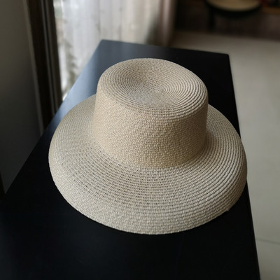 Κομψό γυναικείο καπέλο με περιφέρια σε διαφορετικά χρώματα