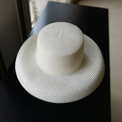 Κομψό γυναικείο καπέλο με περιφέρια σε διαφορετικά χρώματα