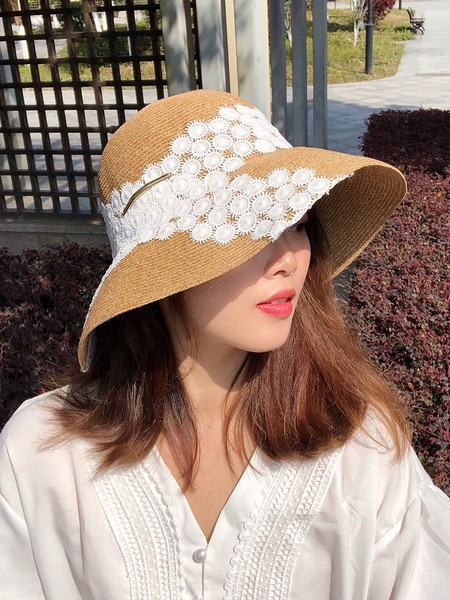 Palarie casual dama cu broderie in alb si negru