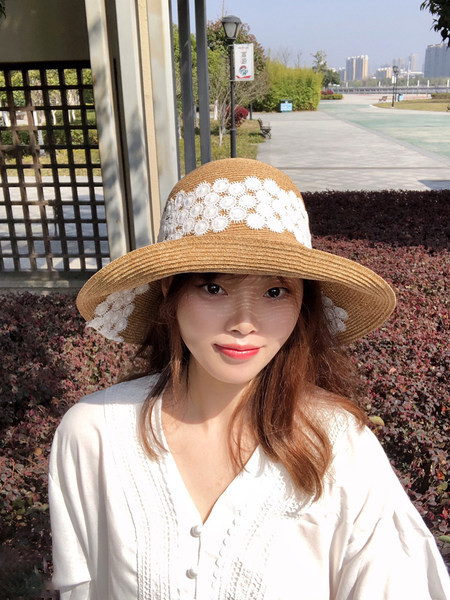 Palarie casual dama cu broderie in alb si negru