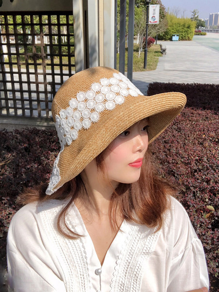 Palarie casual dama cu broderie in alb si negru