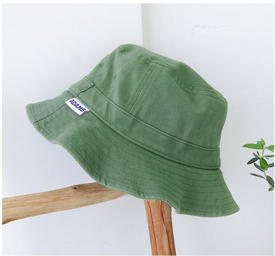 Γυναικείο καπέλο με έμβλημα