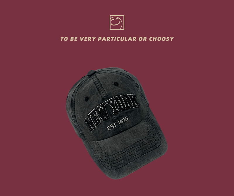 Γυναικείο καπέλο με γείσο και επιγραφή