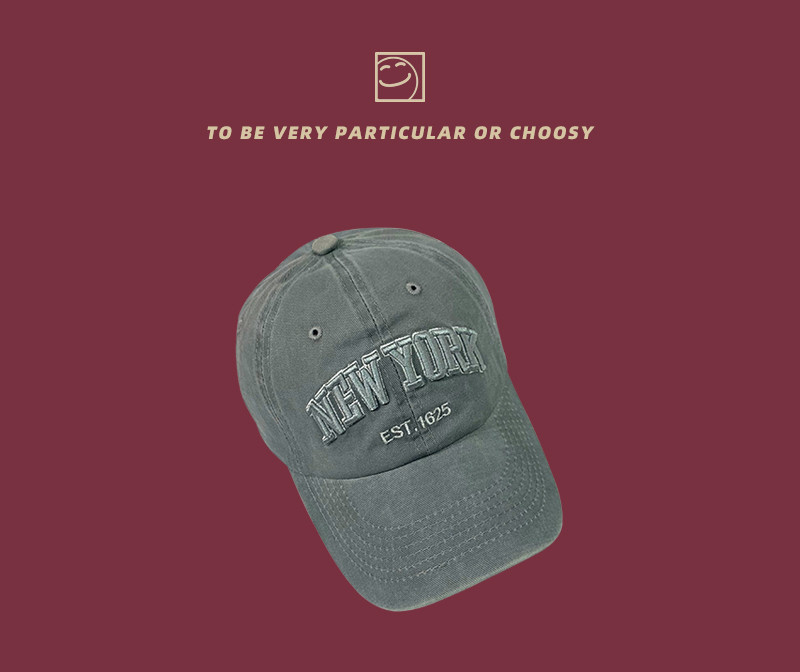 Γυναικείο καπέλο με γείσο και επιγραφή