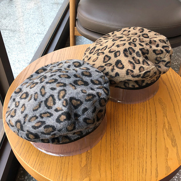 Pălărie modernă pentru femei cu model animal - două culori