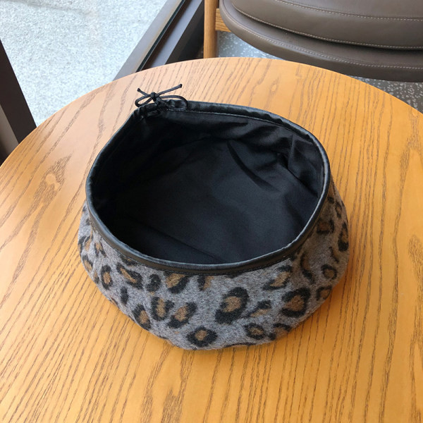 Pălărie modernă pentru femei cu model animal - două culori