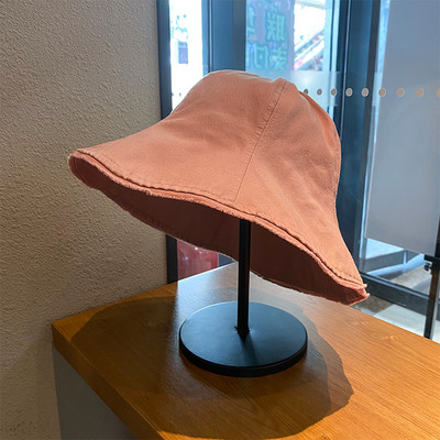 Γυναικείο υφασμάτινο καπέλο με γείσο