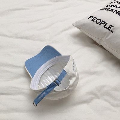 Ρυθμιζόμενο υφασμάτινο καπέλο με γείσο και κέντημα