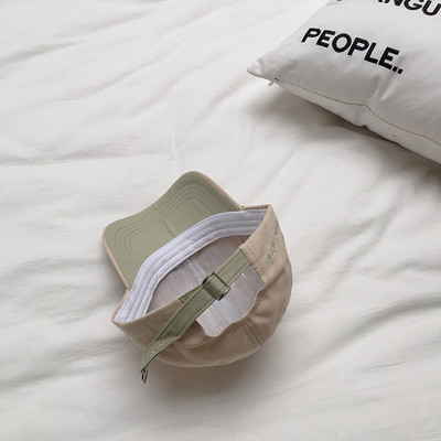 Ρυθμιζόμενο υφασμάτινο καπέλο με γείσο και κέντημα