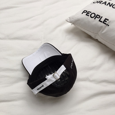 Ρυθμιζόμενο υφασμάτινο καπέλο με γείσο και κέντημα