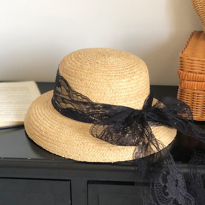 Γυναικείο μοντέρνο καπέλο με δαντέλα