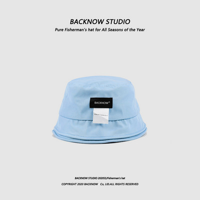 Γυναικείο καπέλο με έμβλημα 