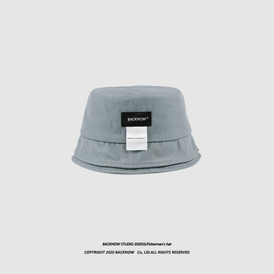 Γυναικείο καπέλο με έμβλημα 