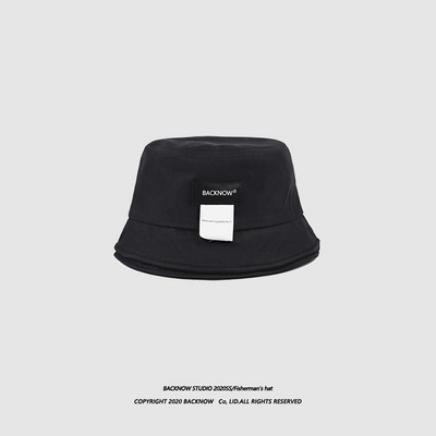 Γυναικείο καπέλο με έμβλημα 