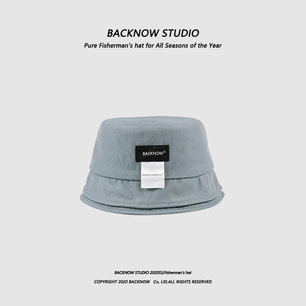 Γυναικείο καπέλο με έμβλημα 