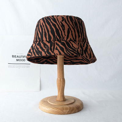 Ženska ribička kapa - sa animal printom