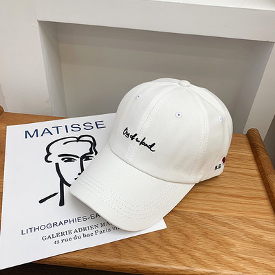 Palarie de dama cu vizor si inima brodata