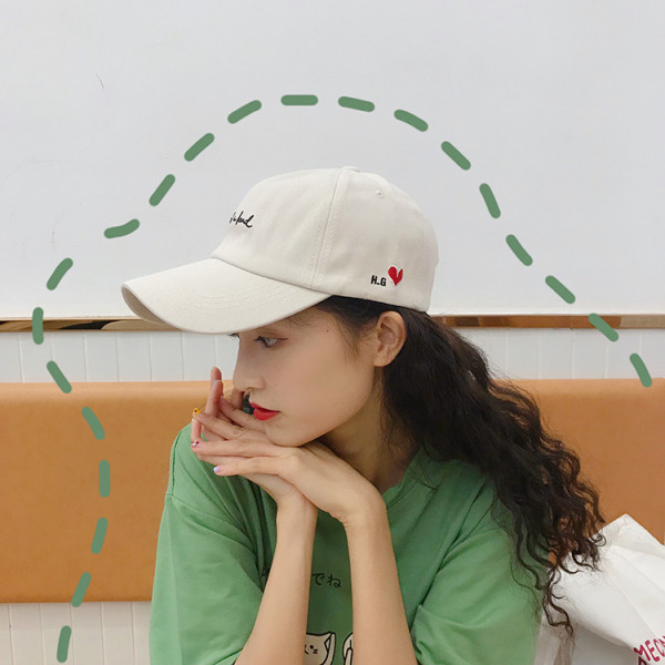 Palarie de dama cu vizor si inima brodata