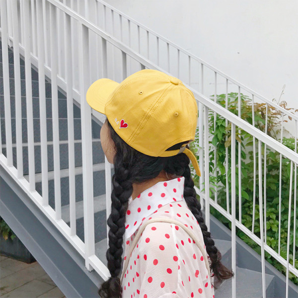 Palarie de dama cu vizor si inima brodata