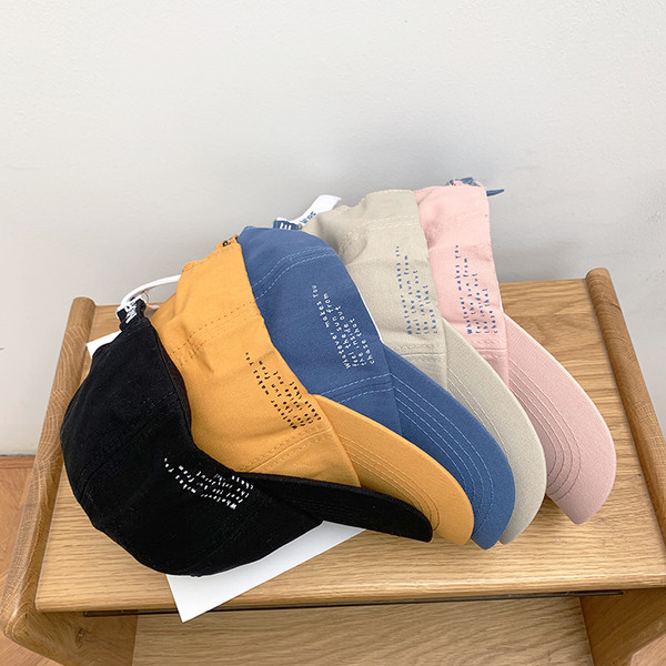 Pălărie textilă reglabilă cu vizor și inscripție pentru femei