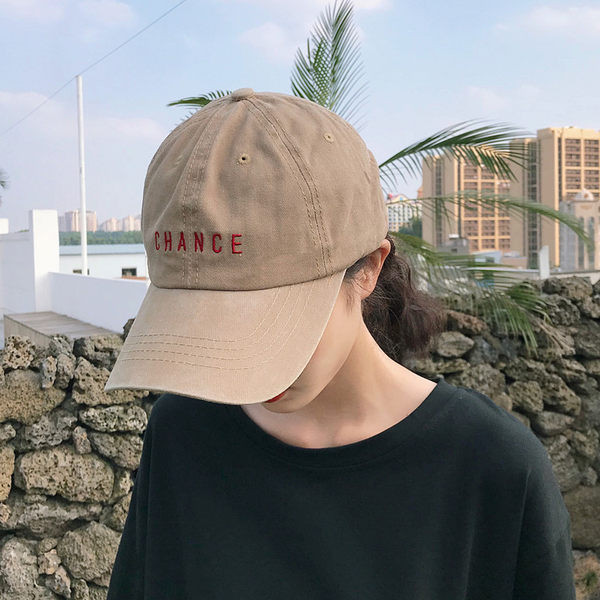 Γυναικείο καπέλο  μπέιζμπολ με κεντημένη επιγραφή