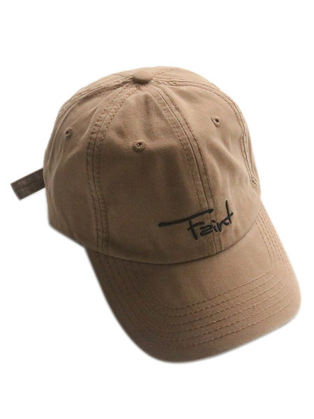 Ženska kapa sa natpisom i šilterom u četiri boje