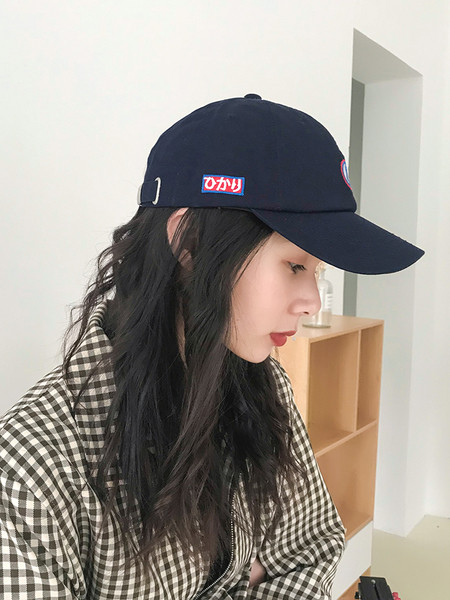 Palarie de dama cu vizor in mai multe culori – potrivita pentru vara