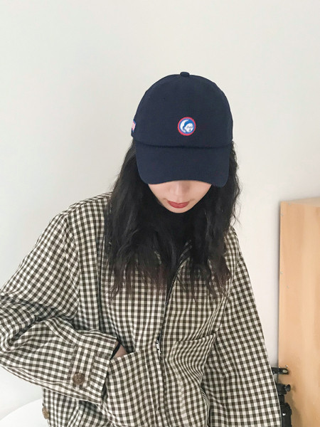 Palarie de dama cu vizor in mai multe culori – potrivita pentru vara