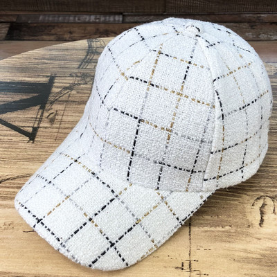 Pălărie de primăvară pentru femei cu vizor și fire aurii pe ea