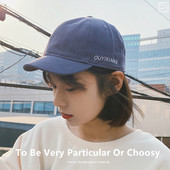 Pălărie textilă de damă cu inscripție brodată laterală