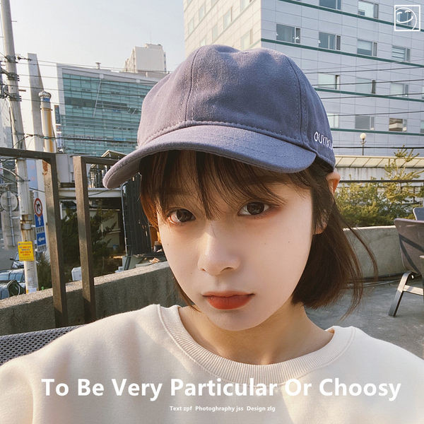 Pălărie textilă de damă cu inscripție brodată laterală