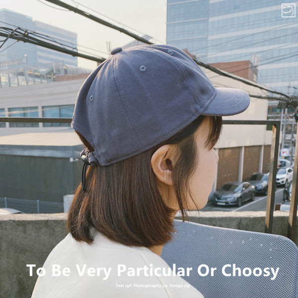 Pălărie textilă de damă cu inscripție brodată laterală