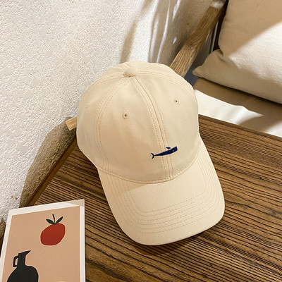 Ženska bejzbol kapa sa šiltom i vezom