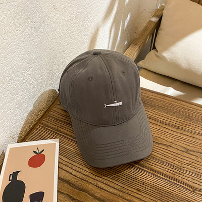 Ženska bejzbol kapa sa šiltom i vezom