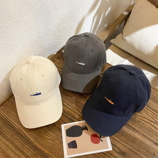 Ženska bejzbol kapa sa šiltom i vezom